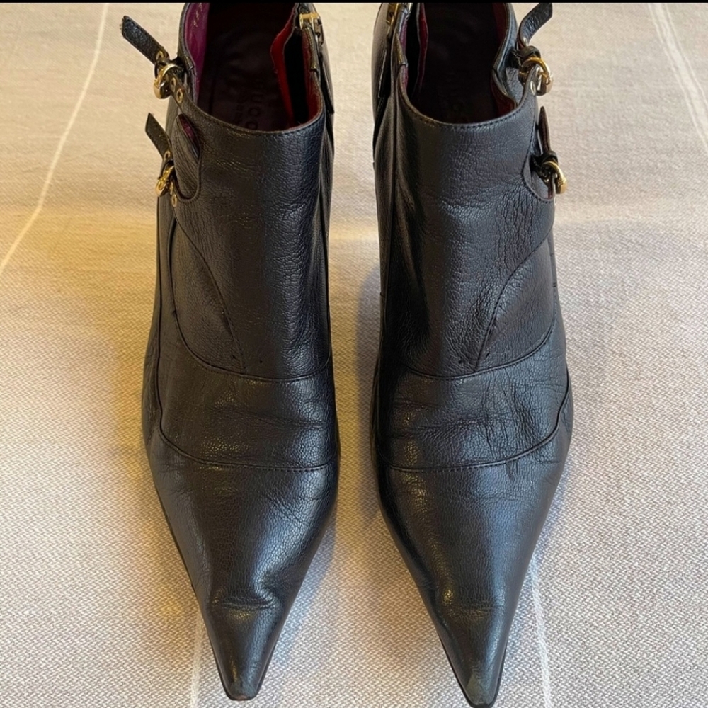 Gucci Authentic Black Leather Pointed-toe Booties